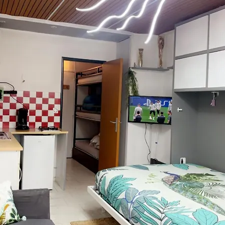 213 Ile Des Pecheurs, Vue Port * Agde